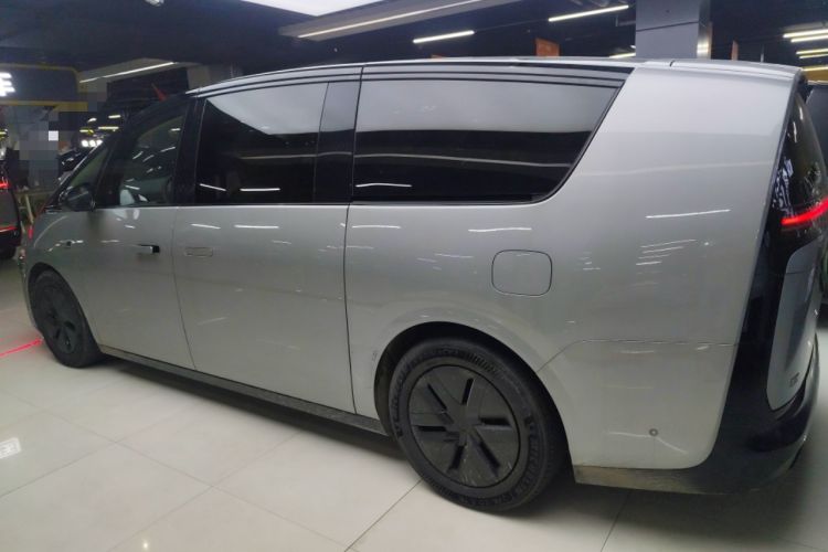 Used Li Auto MEGA 2024 Ultra Model
