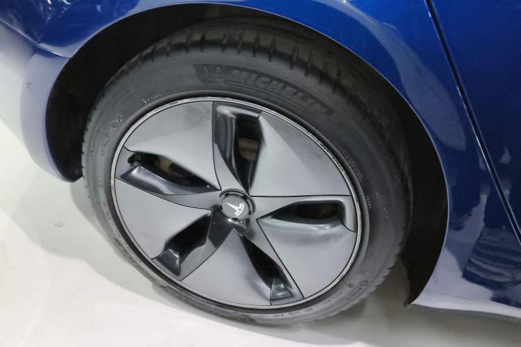 Used Tesla Model 3 (Import) 2019 Long-Range Rear-Wheel-Drive Version