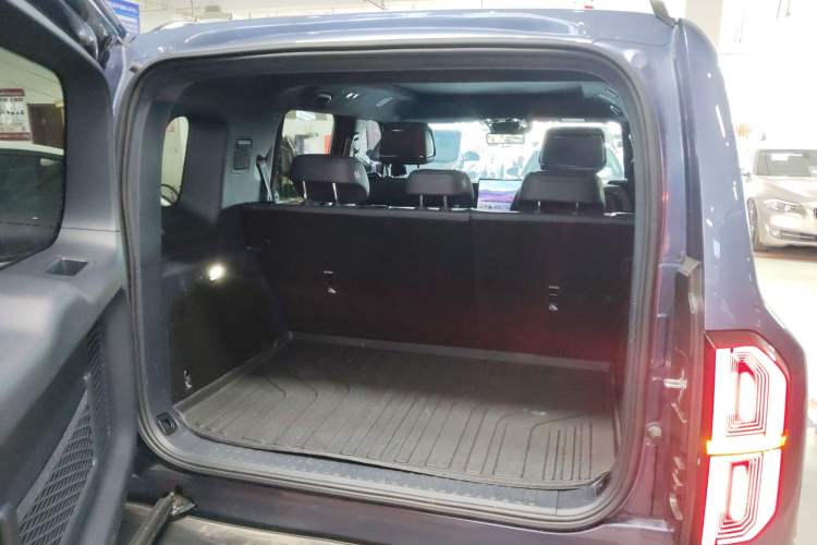 Used Formula Leopard 5 2023 Cloud Ride Flagship Edition Trunk