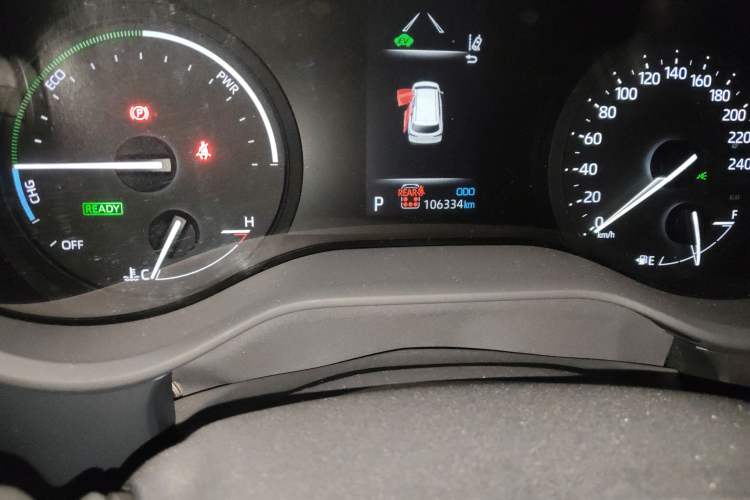 Used Toyota SIENNA 2023 2.5L Hybrid Luxury Edition Odometer Close Up