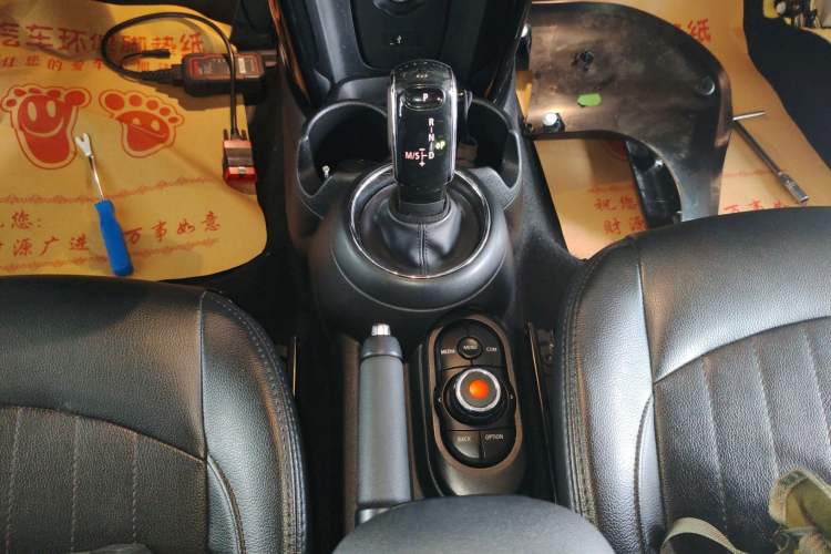 Used MINI 2018 1.5T ONE PLUS Five-Door Edition Gear Lever