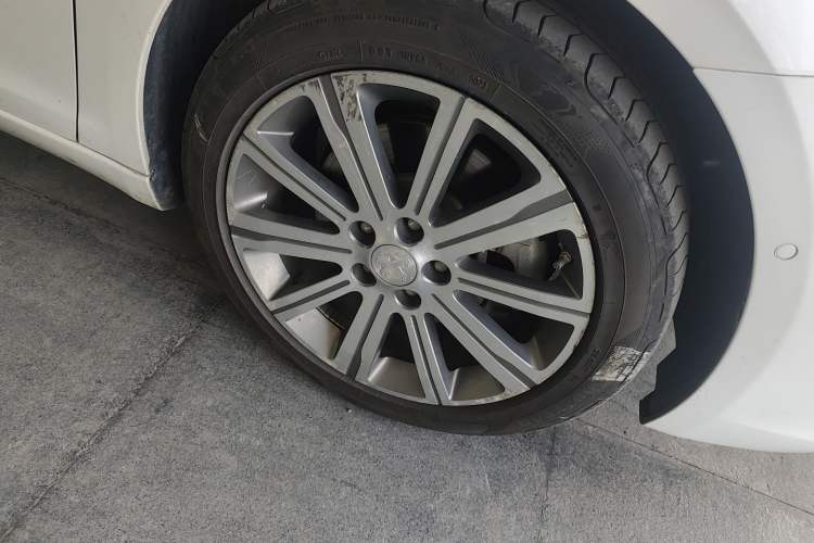 Used Peugeot 408 2014 1.6T Automatic Supreme Edition Right Front Wheel Hub