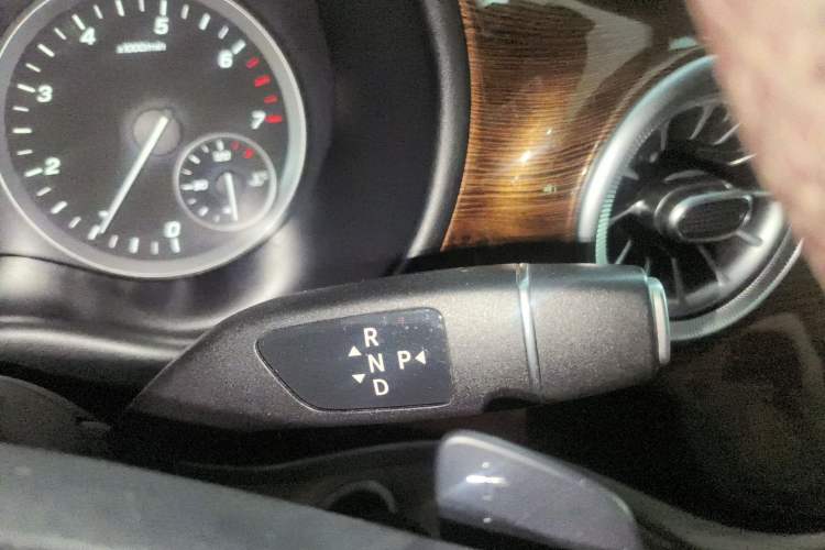 Used Mercedes-Benz Vito 2018 2.0T Business Version China VI Emission Standard
