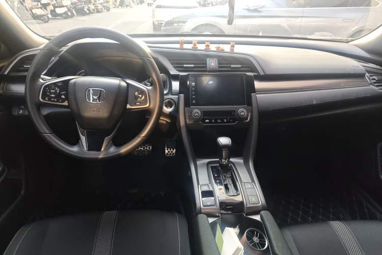 Used Honda Civic 2021 HATCHBACK 220TURBO CVT Trendy Cool Edition
