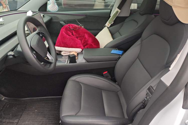 Used Tesla Model Y 2025 Long-Range All-Wheel-Drive Version Left Front Seat