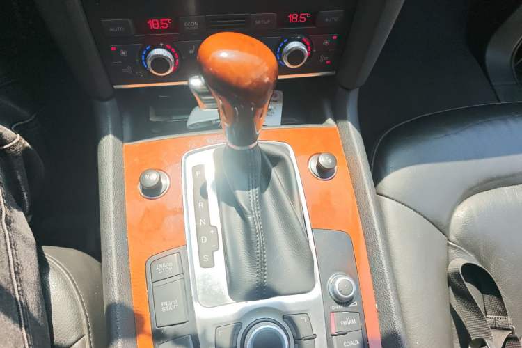 Used Audi Q7 2006 4.2 FSI quattro Technology Edition Gear Lever