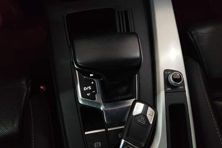 Used Audi A4L 2022 40 TFSI Luxury Dynamic Model