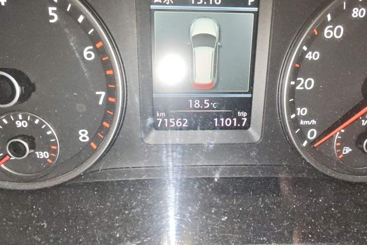 Used Volkswagen Tiguan 2013 1.8TSI Automatic Two-Wheel Drive Luxury Model Odometer Close Up