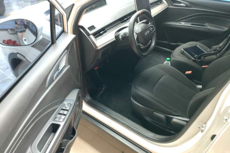 Used NETA V 2022 Chao 300 Lite Lithium Iron Phosphate Driver Seat