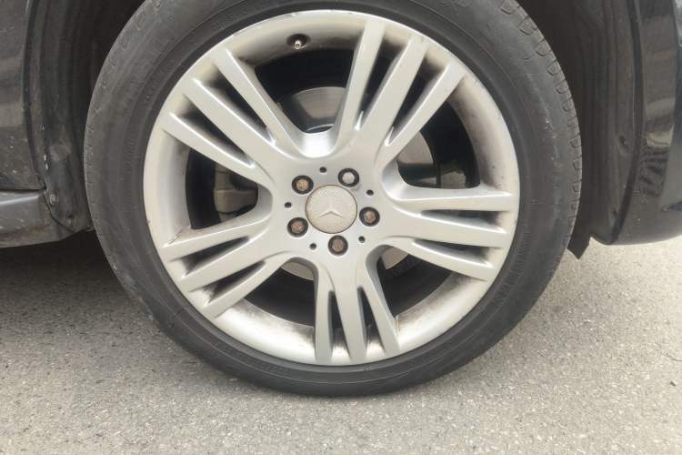 Used Mercedes-Benz GLK-Class 2013 GLK 300 4MATIC Fashion Model Right Front Wheel Hub