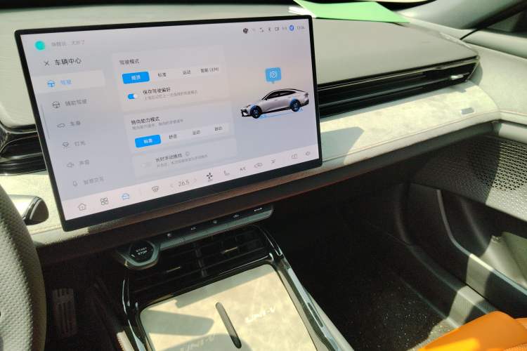 Used CHANGAN UNI-V 2025 Model Third-Generation 2.0T Dynamic Edition
