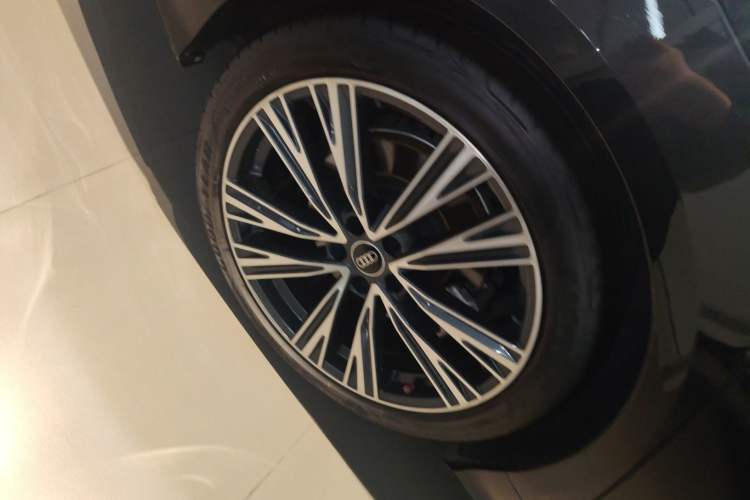 Used Audi A6L 2024 45 TFSI quattro Prestige Dynamic Edition Right Rear Wheel Hub