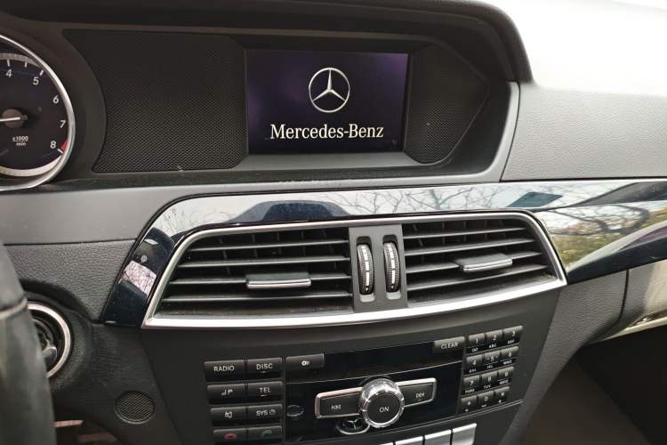 Used Mercedes-Benz C-Class 2011 C 180K Classic model
