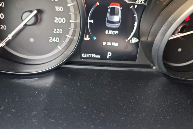 Used Land Rover Discovery Sport 2018 240 PS HSE Version Odometer Close Up