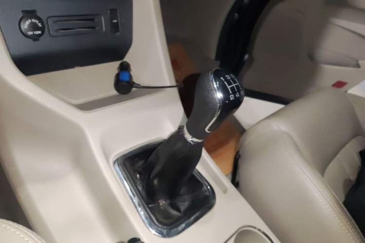 Used FORTHING Lingzhi 2020 M5L 1.6L Luxury 7-Seater Gear Lever