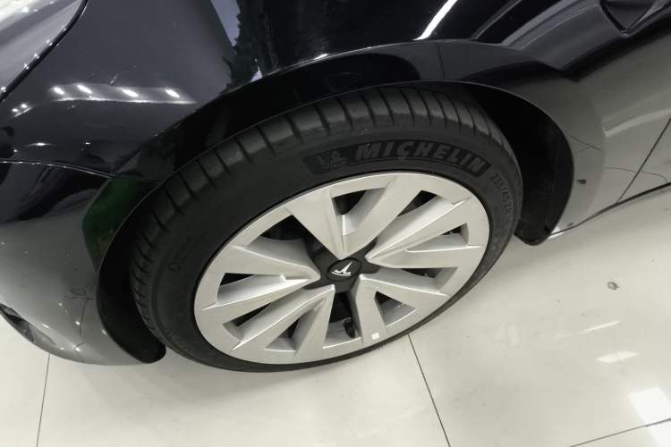 Used Tesla Model 3 2022 Rear-Wheel-Drive Version Left Front Wheel Hub