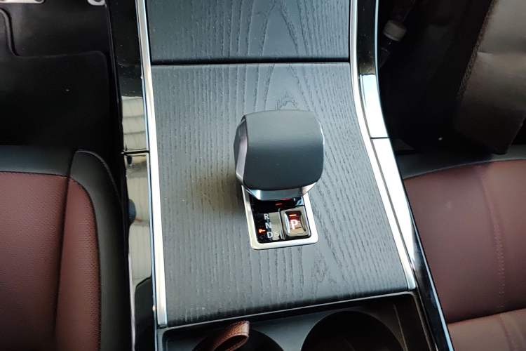 Used Land Rover Range Rover Evoque 2024 Aurora L 249 PS Prestige Light-Chasing Edition