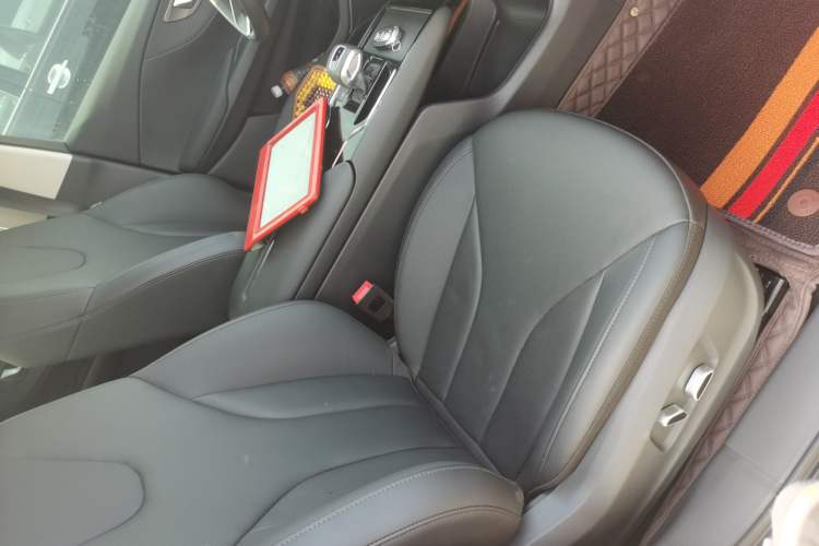 Used Hongqi E-QM5 2022 431 km Charge & Enjoy Edition Right Front Seat