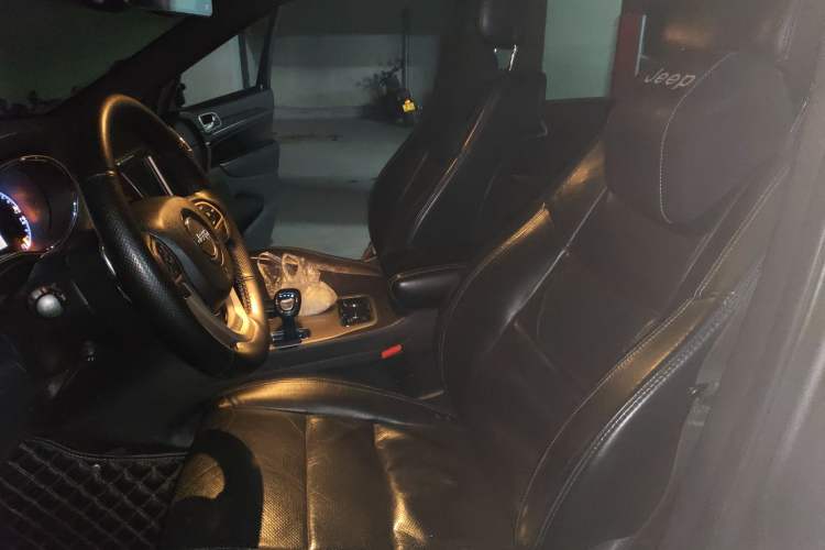 Used Jeep Grand Cherokee 2012 3.6L Luxury Navigation Edition
