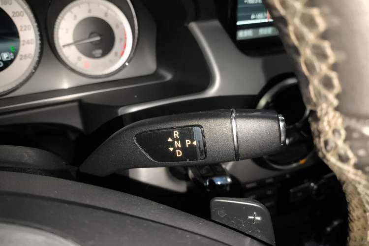 Used Mercedes-Benz GLK-Class 2013 GLK 300 4MATIC Dynamic Sunroof Model