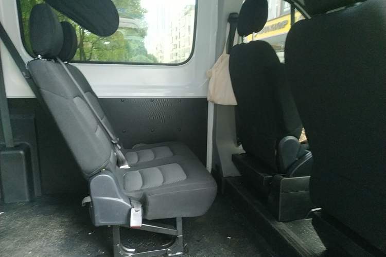 Used SAIC MAXUS Xintu V90 2022 2.0T AMT Yunjie Front-Wheel-Drive Long Wheelbase High-Roof Single-Tire Rear 7-Seater
