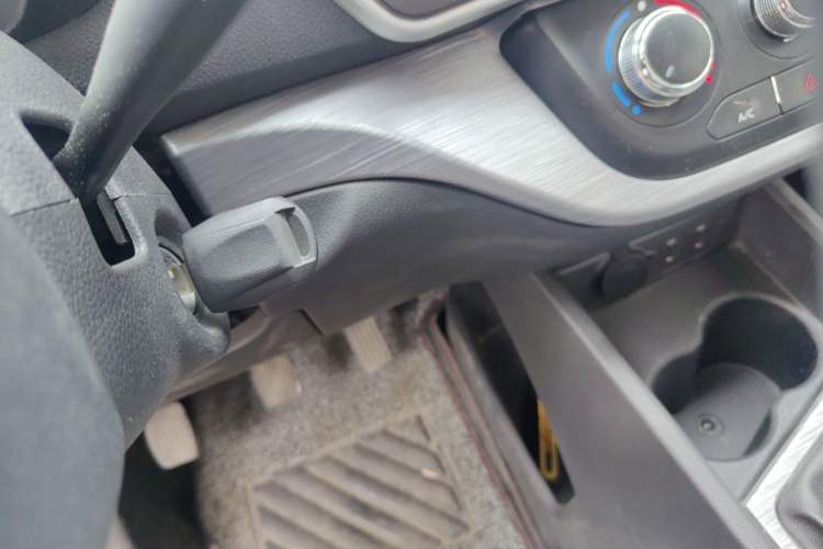 Used Chana Ruixing M60 2023 1.6L CNG Comfort-Grade 6-Seater Passenger Vehicle
