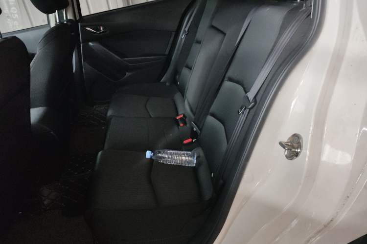 Used Mazda 3 Axela 2016 Sedan 1.5L Automatic Comfort Model