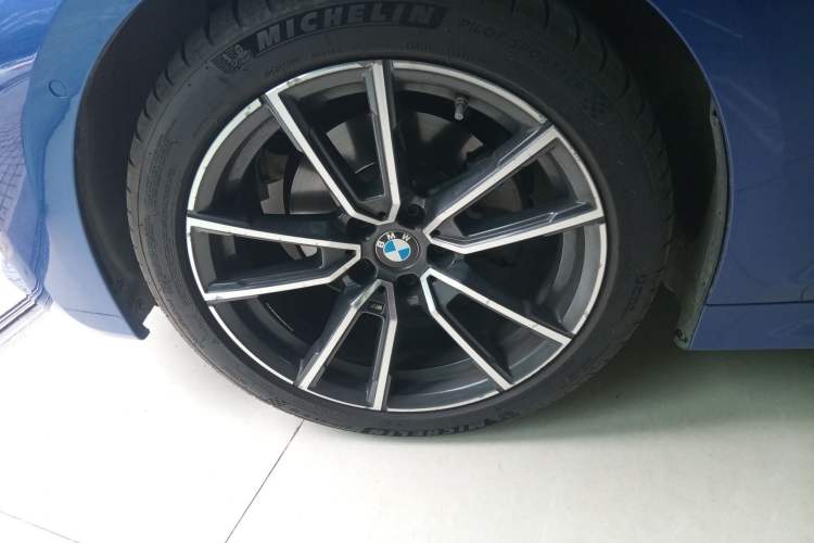 Used BMW 3 Series 2020 325i M Sport Package Left Front Wheel Hub