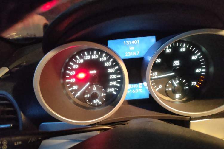 Used Mercedes-Benz SLK-Class 2004 SLK 200K Odometer Close Up