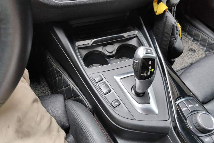 Used BMW 2 Series 2019 225i Convertible Coupe Sports Design Package Gear Lever