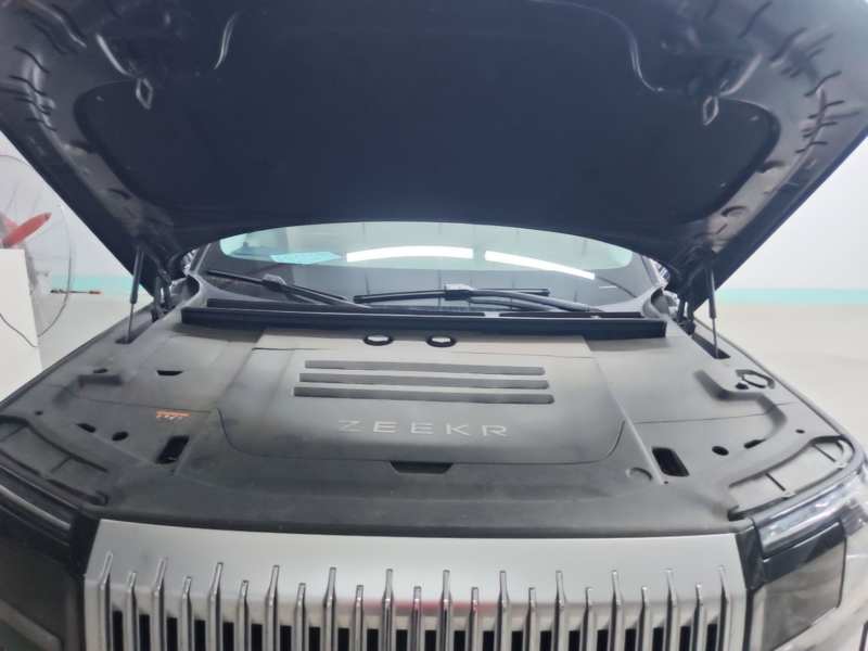Used Zeekr 9X 2025 Hyper Edition 70kWh — 19