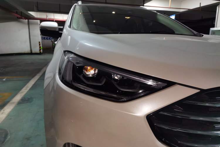 Used Ford Edge 2020 EcoBoost 245 Two-Wheel Drive Titanium 7-Seater Right Front Headlight