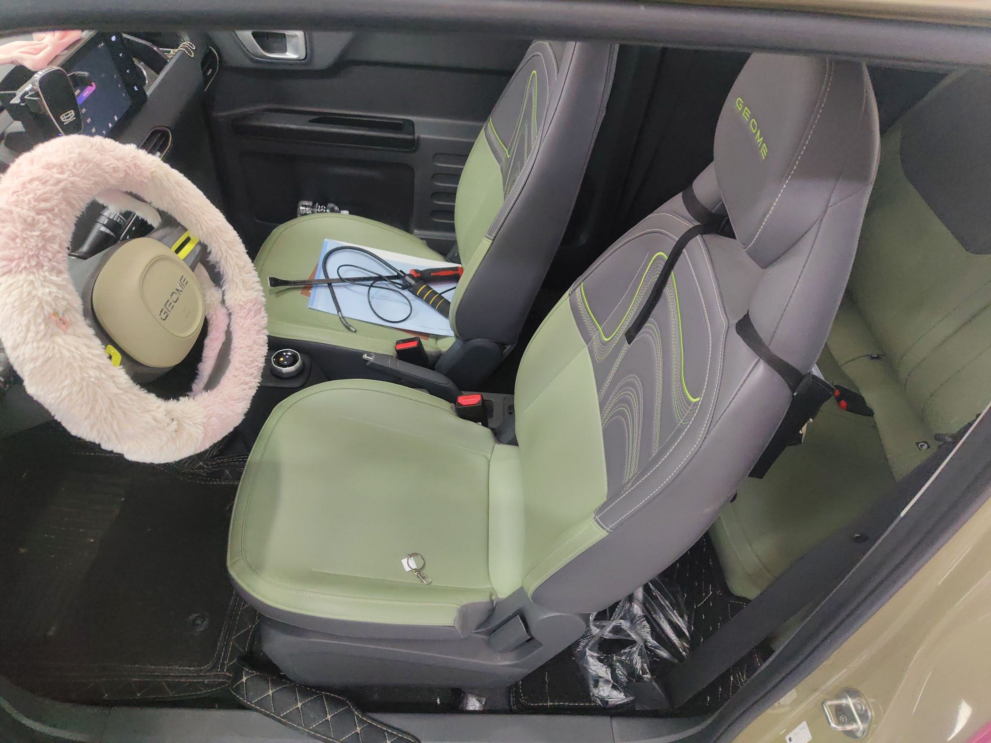 Переднее сиденье в автомобиле