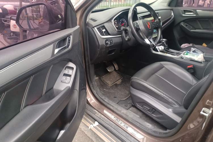 Used Roewe RX5 2016 20T Two-Wheel Drive Automatic Internet Smart Edition
