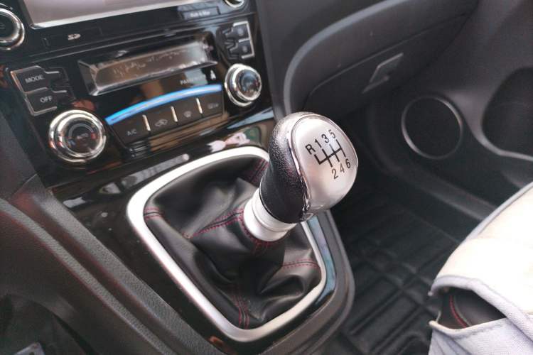 Used Haval H6 2015 Upgraded Model 1.5T Manual Two-Wheel Drive Elite Version
