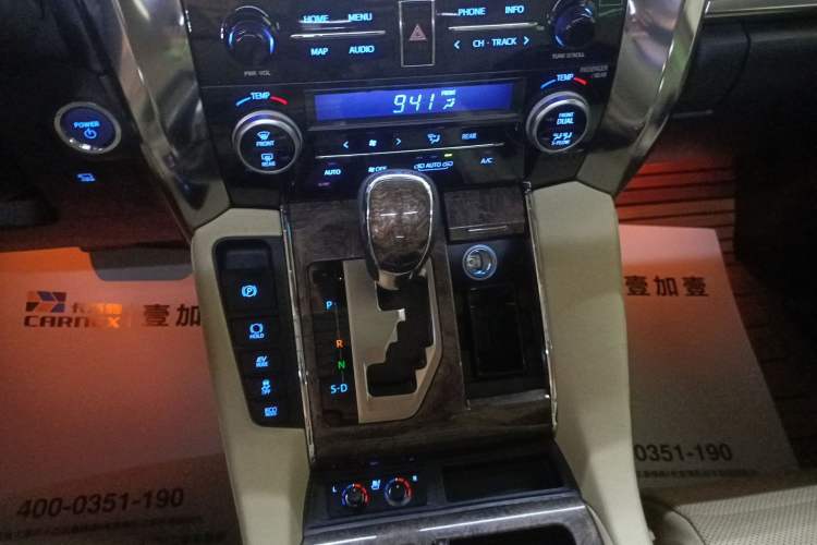 Used Toyota Vellfire 2023 Crown Dual-Engine 2.5L HV Prestige Edition
