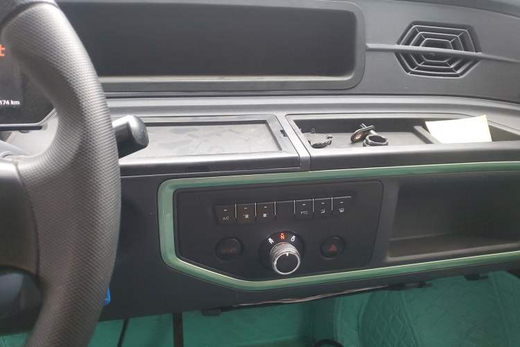 Used Chengshi 01 2021 Wealth Edition + 3.3KW Air Conditioner Single-Row Enclosed Van Two-Seater Dual Batteries Audio And AC Panel