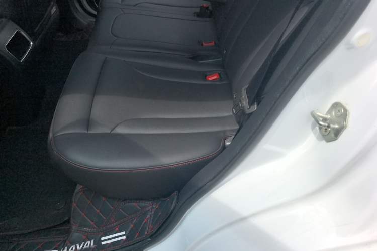 Used Haval H6 2015 Revised Version Sport Edition 1.5T Manual Transmission Two-Wheel Drive Elite Grade Left Rear Seat