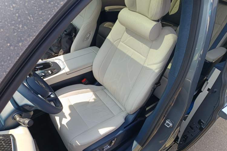 Used Zeekr 009 2024 7-Seater Walk-Through Version Four-Wheel Drive 108 kWh Left Front Seat