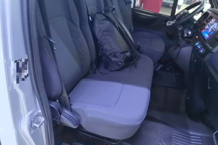 Used JMC Fushun 2023 2.0T Manual Short-Wheelbase Low-Roof Commercial Multi-Purpose Passenger Vehicle 6 Seats with Dual-Opening Tailgate