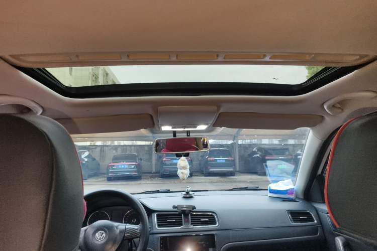 Used Volkswagen Lavida 2013 Restyled Classic 1.6L Manual Comfort Edition
