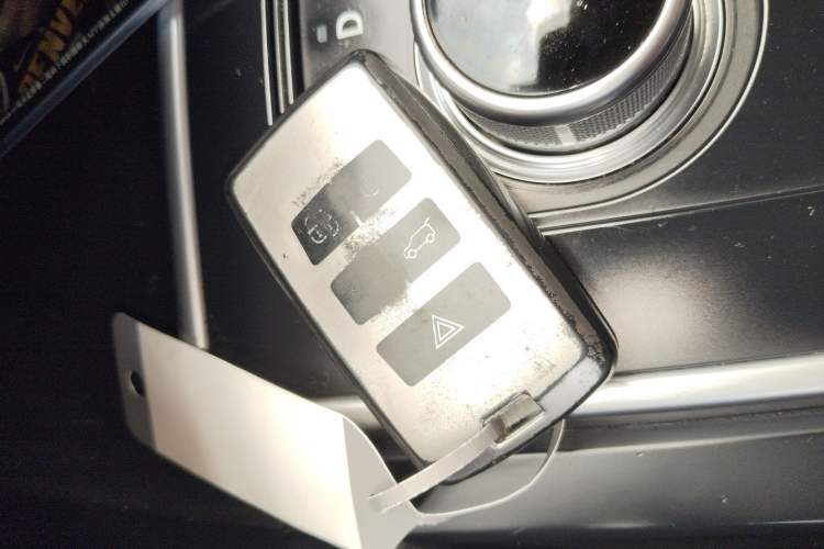 Used Land Rover Discovery Sport 2016 2.0T SE Interior 1