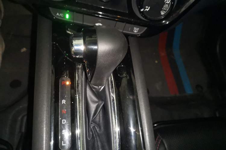 Used Honda Vezel 2018 1.5L CVT 2WD Technology Elite Model Gear Lever