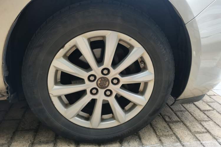 Used Buick GT 2013 GT 1.8L Automatic Fashion Edition Right Front Wheel Hub