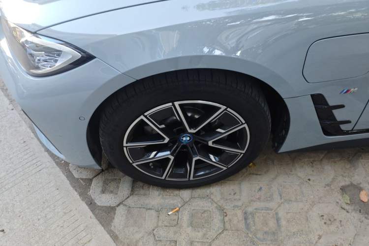 Used BMW i4 2022 eDrive40
