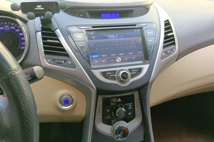 Used Hyundai Elantra (5th Generation / Langdong) 2012 1.6L Automatic Leading Model Audio And AC Panel