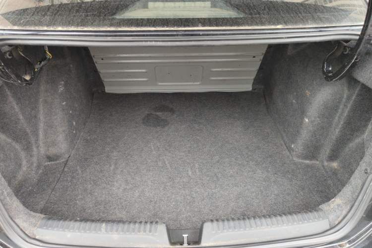 Used Volkswagen Santana 2015 1.6L Automatic Comfort Edition Trunk