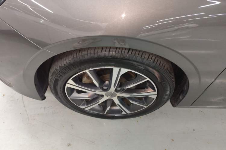 Used Geely Auto Emgrand 2022 4th Generation 1.5L CVT Flagship Model Exterior 4