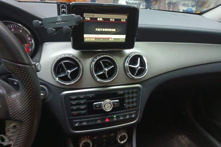 Used Mercedes-Benz GLA 2015 GLA 220 4MATIC Fashion Model Audio And AC Panel