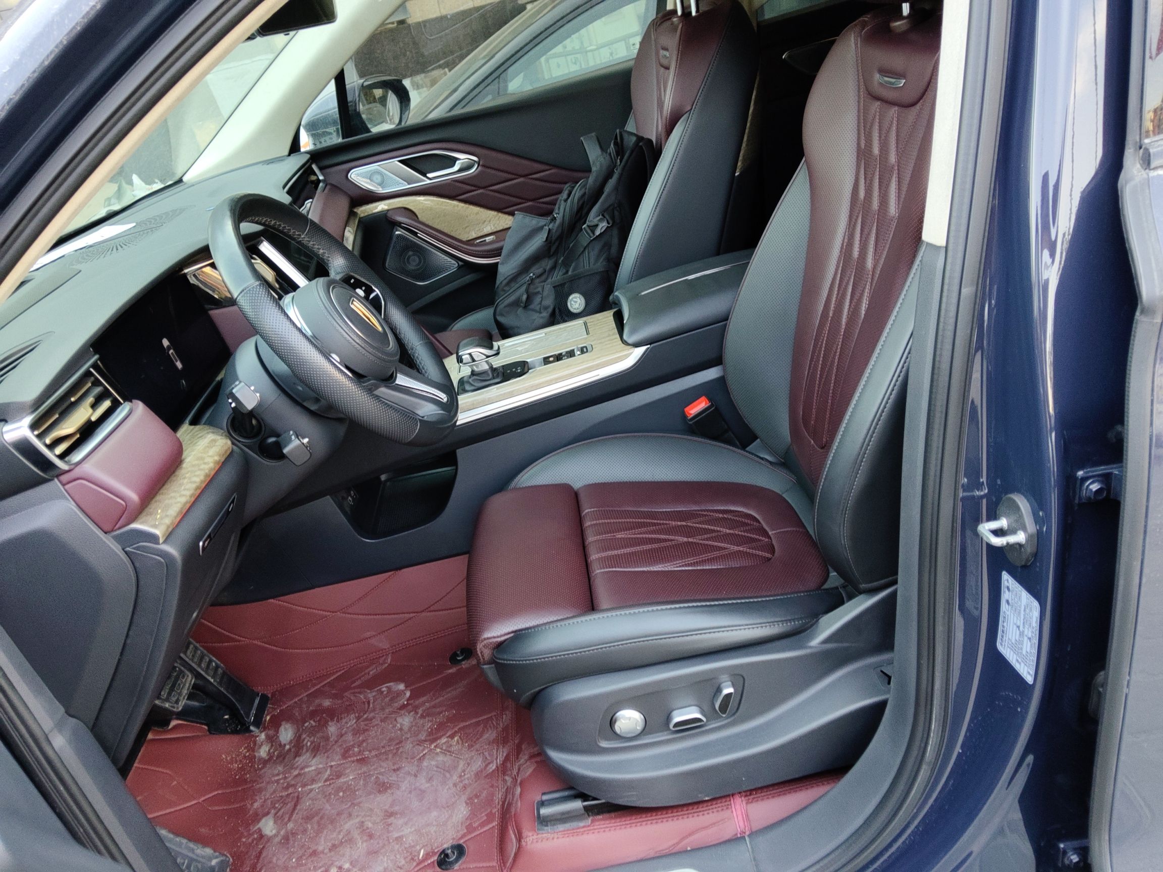 المقاعد الأمامية داخل السيارة